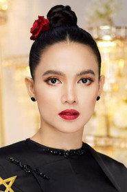 Aye Myat Thu as Wutyi Cho in Padauk Musical 2020