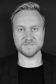 Mads Løkkegaard as The X Orhestra in Shu-bi-dua 50: Hyldestkoncert fra Musikkens hus 2023