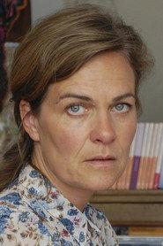 Berte Fischer-Hansen as Charlotte, journalist in Danes Without a Clue 1997