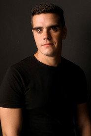 Julio Jiménez as Teo in Sal de mi cerebro 2025