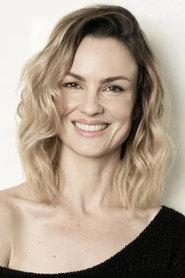 Carolina Kasting as Daniela in Escolhas 2017