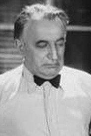 Salvador Arcella as Lisandro in Muchachos de la ciudad 1937