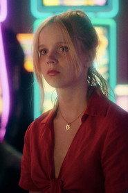 Tora Sandström as Girlfriend (voice) in Kasper & Sophie 2022