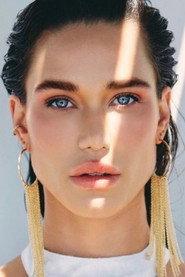 Rhay Polster as Bia Leal in Hashtag 2022