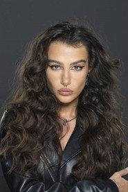 Andi Tóth as Vanda in Selfie Academy 2023