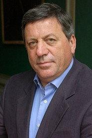 Pascal Rogard as Ministre de la Défense in President 2006