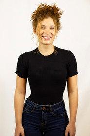 Liz Vernin as Raquel / Shadow in Assombrada 2024