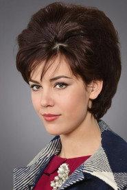 Tijen Par as Gülnaz in İnce Cumali 1967