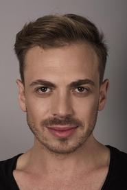 Adem Yılmaz as Yunus in Mor Ufuklar 2016