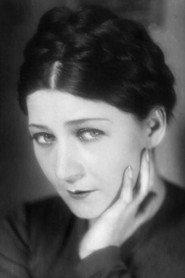 Zet Molas as Bessy in Armored Car 1930