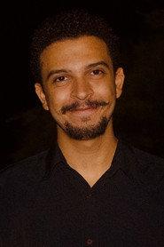 Alex Frelser as Narração in Saudade de Coisas, Saudade de Casa 2025