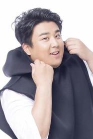 Zhen Yang as Elvis in Dead & Beautiful 2021