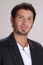 Ignacio Toselli as Fumigador 1 in Cruzaron el disco 2005