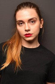 Elena de Lara as Líder del Sindicato in Gora Automatikoa 2021