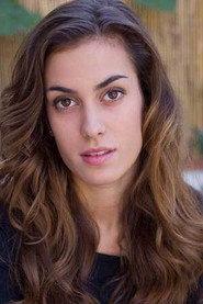 Júlia Bonjoch as Lorena in Un novio para mi mujer 2022