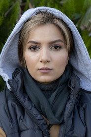 Nafiseh Zare as Niloufar in The Dinner Party 2023