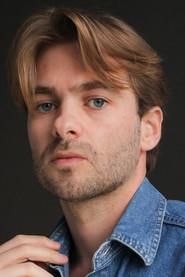 Tiago Mendes as Alex in O Amuleto 2015