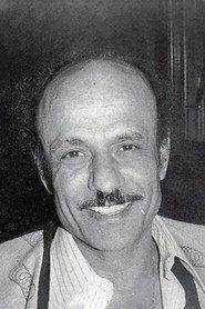 Hossam El Dine Mostafa as راكب بالقطار in Serr el hareba 1963