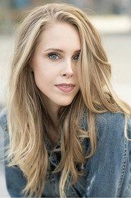 Taryn Hacker as Maggie O'Shea in A Holiday Homecoming 2021
