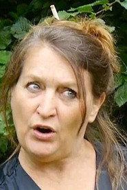 Isabelle Alfred as La mère d'Arielle in Comment c'est loin 2015