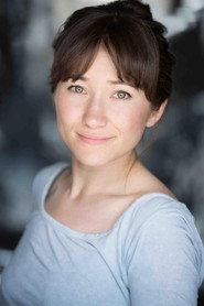 Sarah Ovens as Tilly in The Beach House 2019