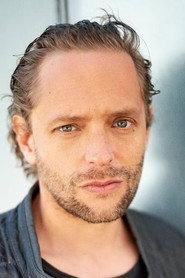 Florian Rummel as Olli Schmidt-Bergen in Nicht mit uns! Der Silikon-Skandal 2017