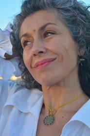 Luchi López as Amiga de Violeta in Cascabel 2000