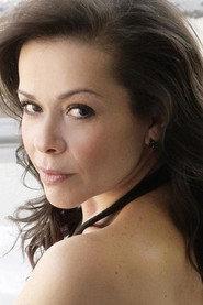 Thereza Piffer as Regina in Farewell 2014