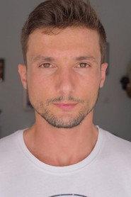Gonçalo Romão as Funcionário in The Christmas Eve 2021