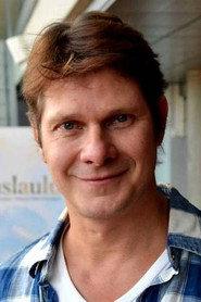Kari-Pekka Toivonen as Lauri - Eeron isä in Mother of Mine 2005