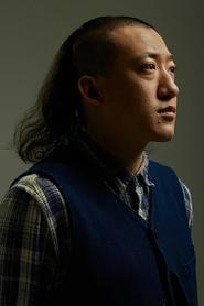 Han Pengyi as Yang Dachan in A Young Girl's Destiny 2013