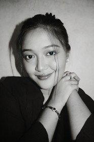 Lei Sardea as Saleslady in MUGGED 2024