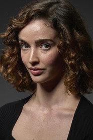 Leonor Alecrim as Beijinha in Damas 2026