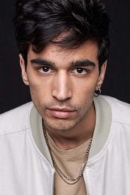 Daniel Arias as Mario in Mala Persona 2024