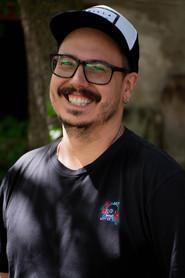 Antonio Caravaca as David (adult) in Vaqueros 2013