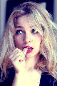Rebecca Tetens as Celeste in Corps en Chute 2025