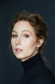 Harriet Gordon-Anderson as Lauren in The Greenhouse 2021