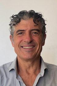 Xema Susacasa as Hombre Misterioso in Paralelo Rojo 2023