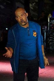Didier mangaye as  in Alice & Didier 