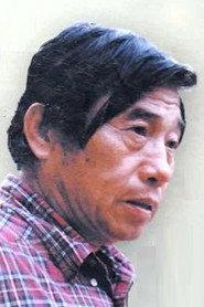 Zhang Gang as 导演 in Zhang fu de mi mi 1985