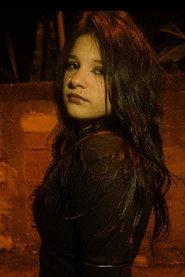 Rafaela Damazio as Isabella Monteiro in Sem Sinal 2026
