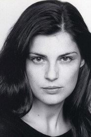 Olga Montes as Holly in Scarpedicemente 2024