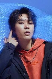 Hu Tianyu as Sunglasses man in The Best is Yet to Come 2023