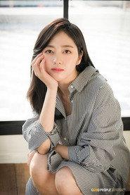 Baek Soo-min as Min-kyung in Derailed 2016