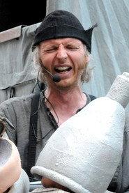 Gert Dupont as Trol Lili (poppenspeler) in Plop Becomes Gnome King 2012