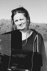 Sarah Bauduin as Présentatrice TV in Tabula Rasa 2021