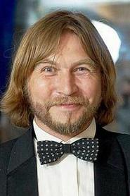 Vladimir Nikiforov as Voin in Russians 2008