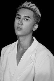 Dong Yufeng as 田小枝 in The Stormy Night 2015