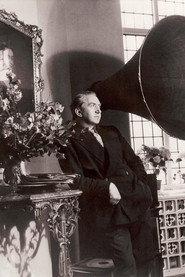Brian Desmond Hurst as Horse Race Spectator in Hangman's House 1928