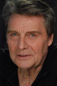 Benoît Brione as Father in Bien sous tous rapports 1996